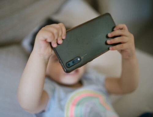 Aumenta o uso de smartphone por crianças brasileiras de 7 a 9 anos