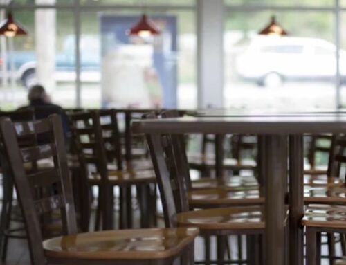 90% dos consumidores reduziram os gastos com refeições fora de casa