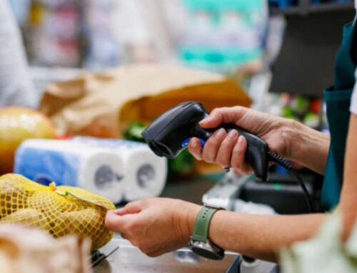 Varejo recua 3,1% em fevereiro, mas consumo essencial sustenta o setor